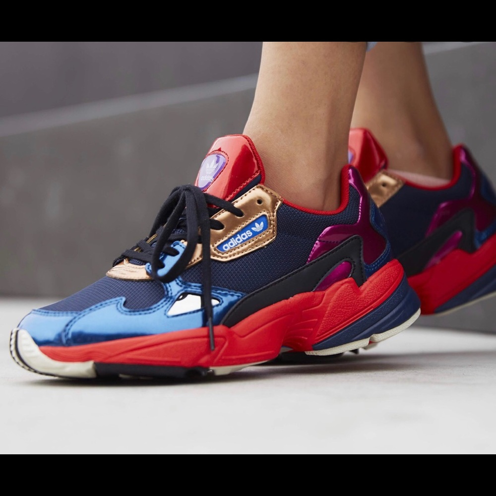 Adidas women’s Falcon W Conavy CG6632 sneakers